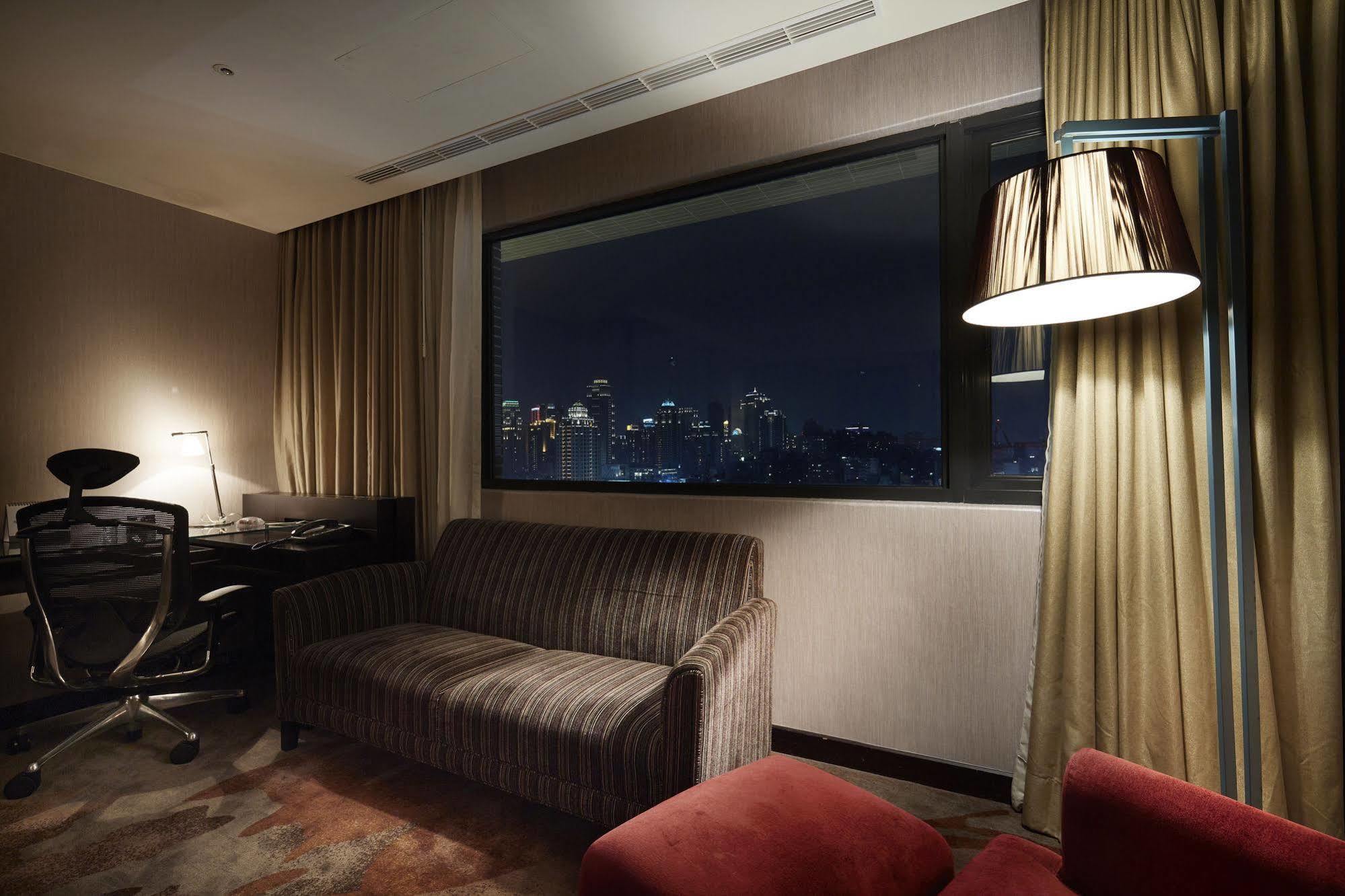 The Tango Taichung Hotel Exterior photo