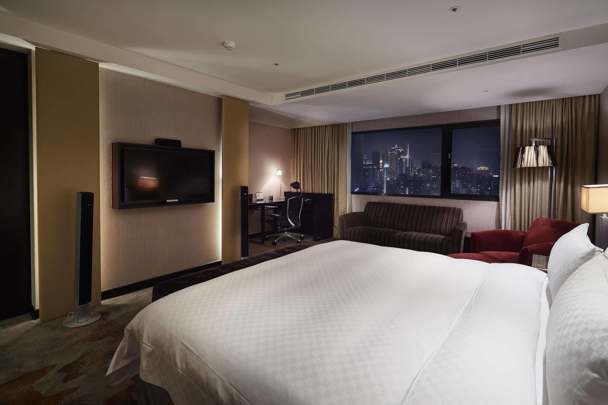 The Tango Taichung Hotel Exterior photo