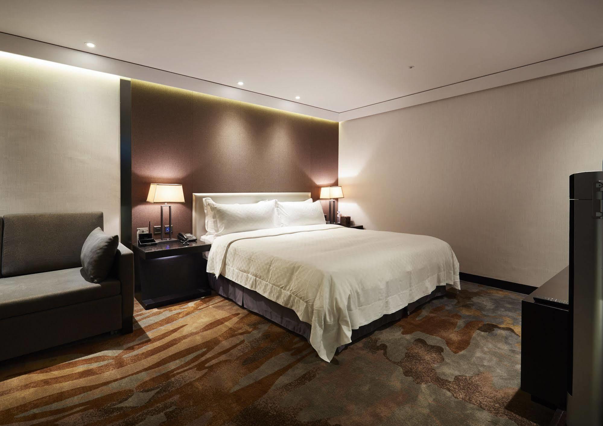 The Tango Taichung Hotel Exterior photo